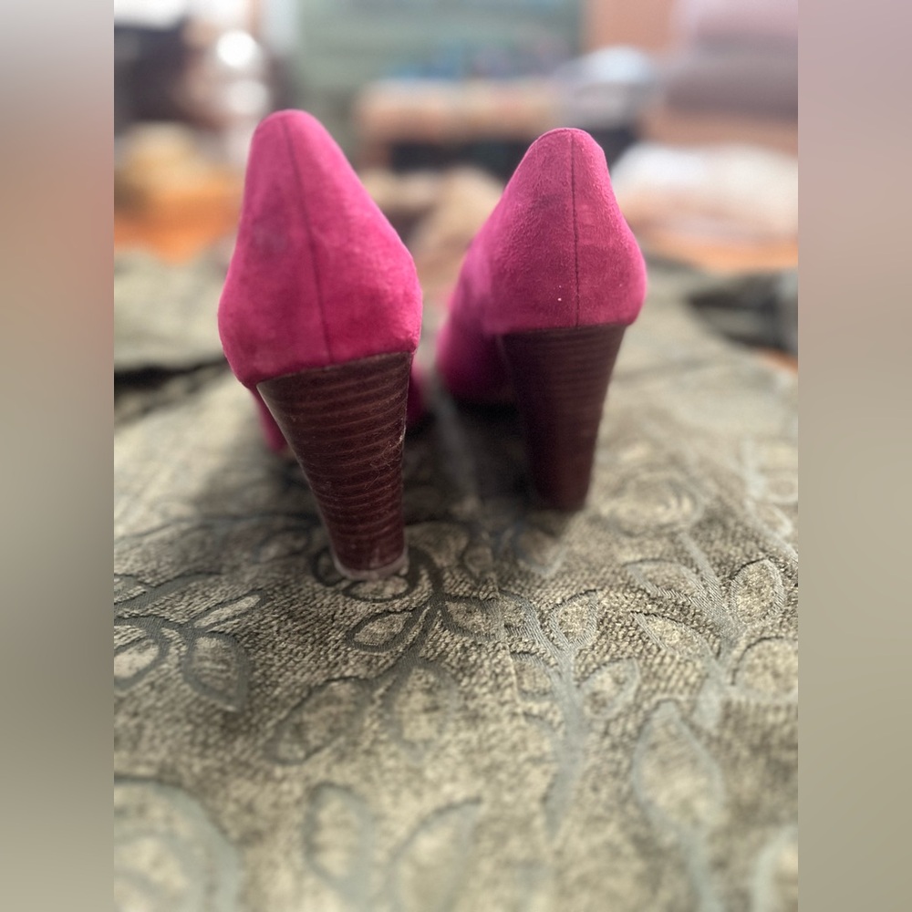 Hinge Brand Suede Leather Pumps - Picture 5 of 6